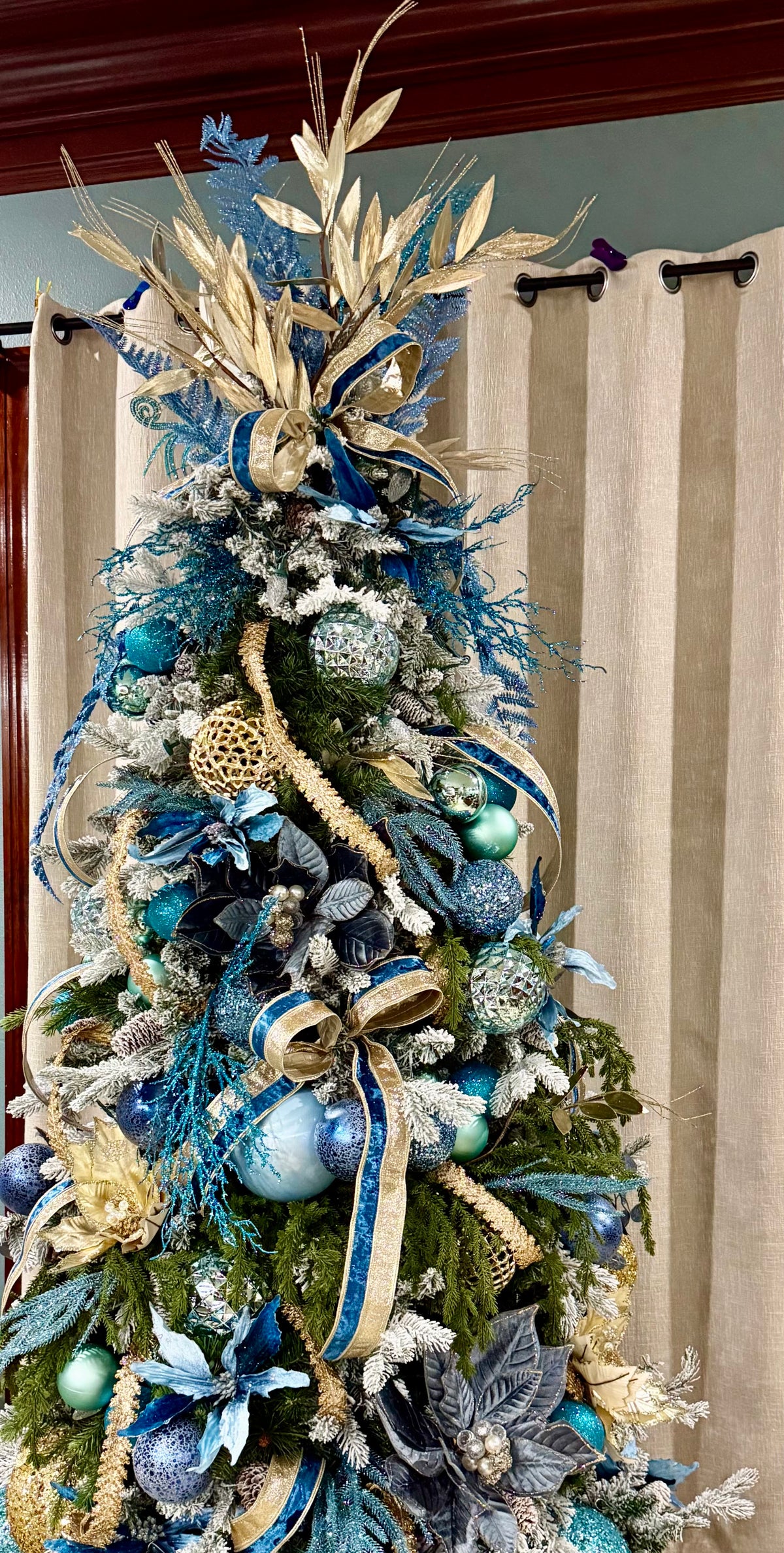 SERVICE Blue and Gold Tree